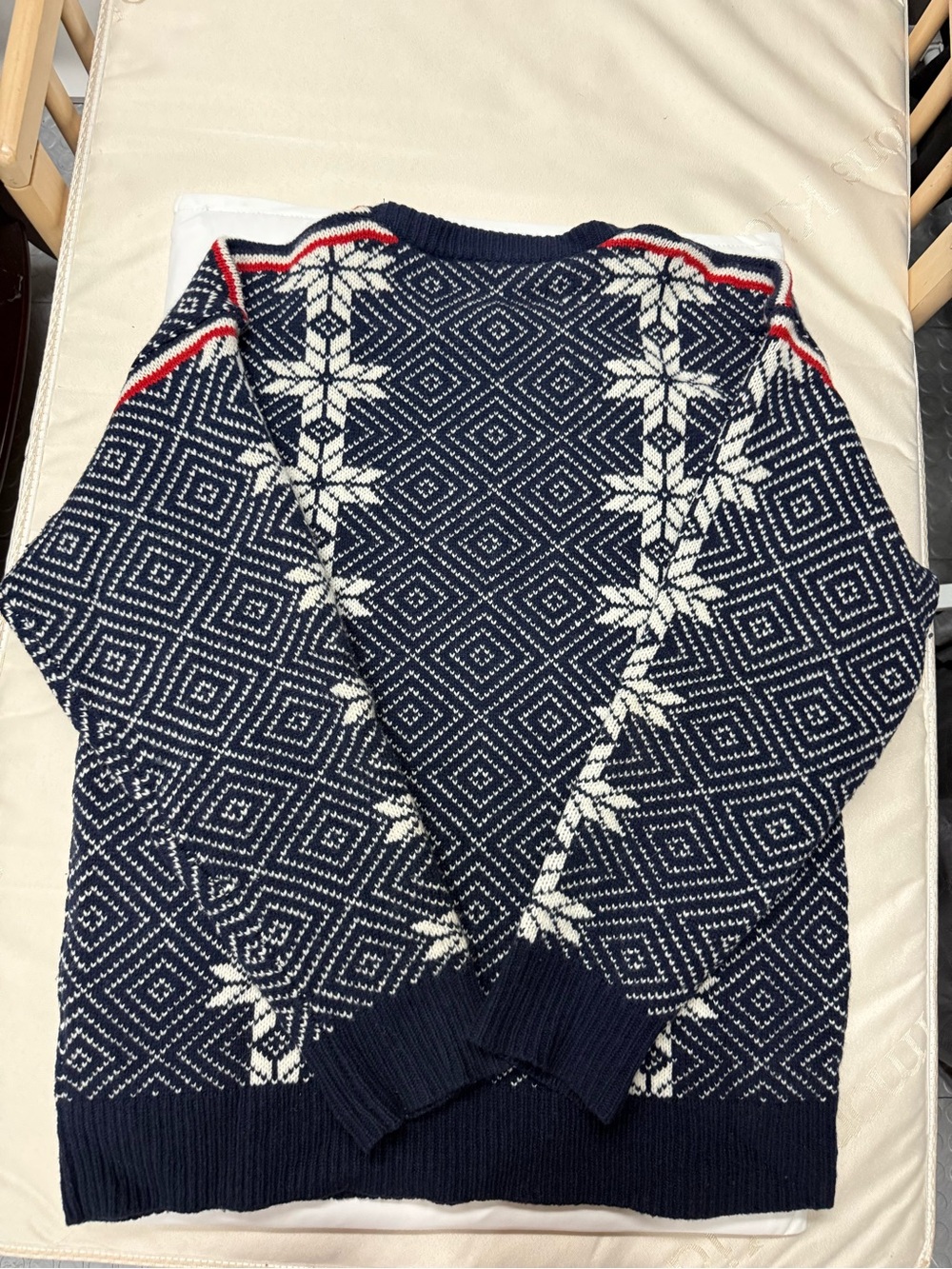 J.Crew 100% Lambswool Fair Isle Snowflake Sweater Navy Red Sz M - Picture 2 of 4